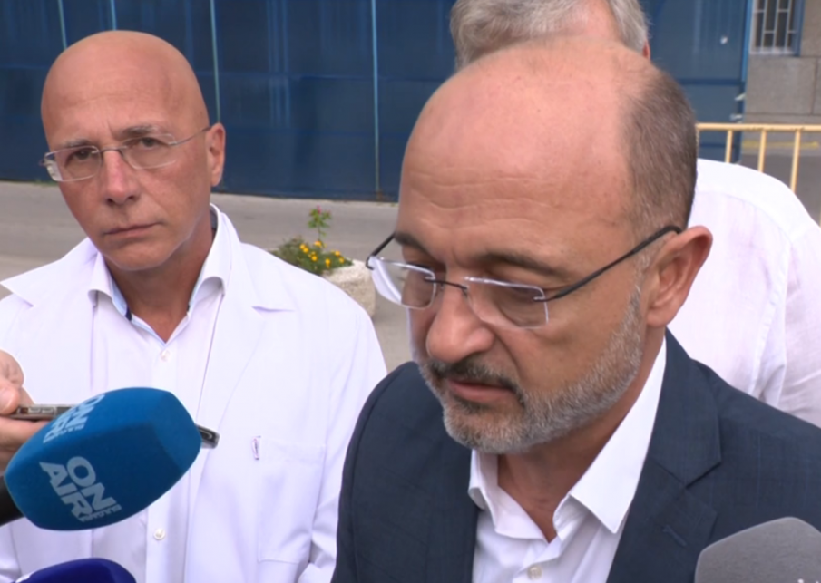 Здравният министър: Александър е в абсолютно стабилно състояние, за мен е боец