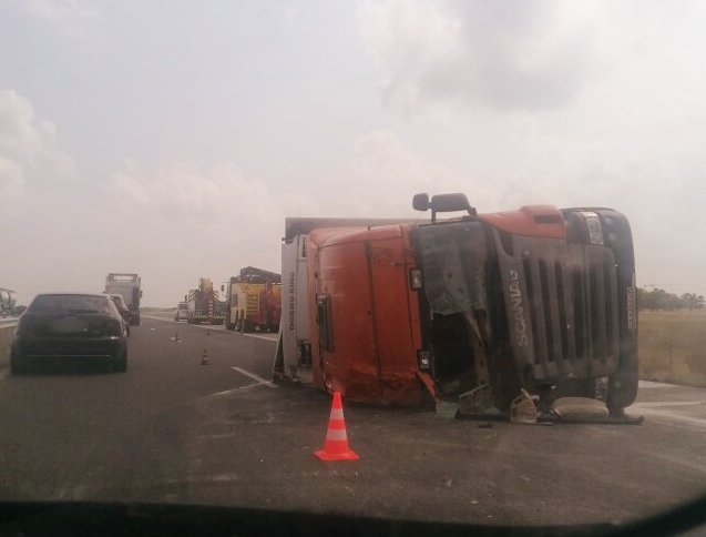 ТИР самокатастрофира на Тракия, има ранен