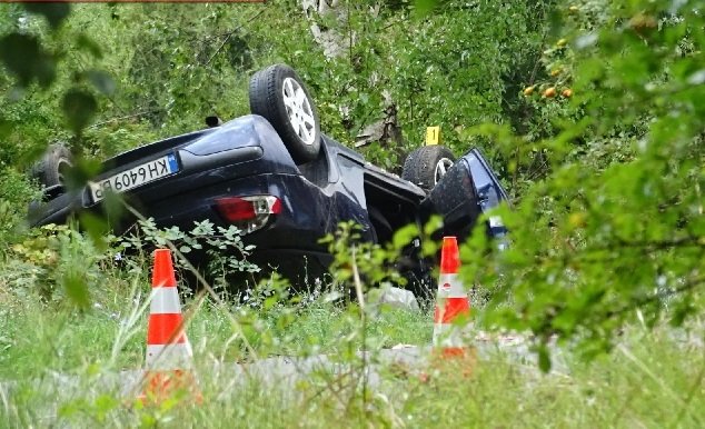 Тежка катастрофа на пътя за Рилския манастир: 17-годишен е с опасност за живота
