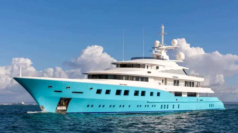 Продават суперлуксозна яхта на олигарх