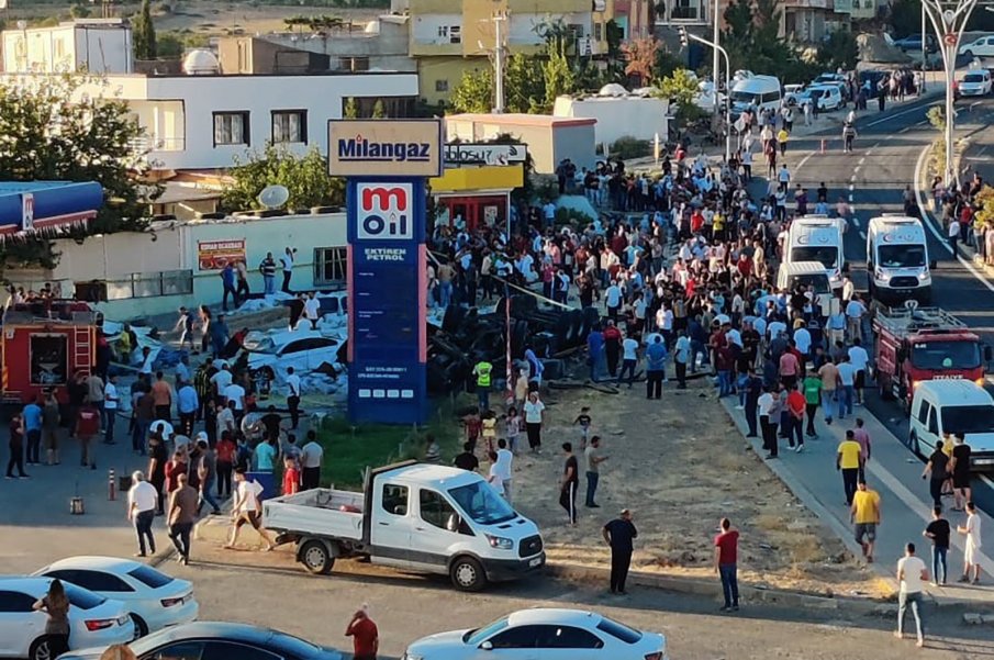 НОВ ИНЦИДЕНТ В ТУРЦИЯ: Камион се вряза в тълпа, загинаха 16 души