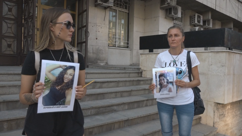 Приятели на починалата родилка от Горна Оряховица отново се събират на протест