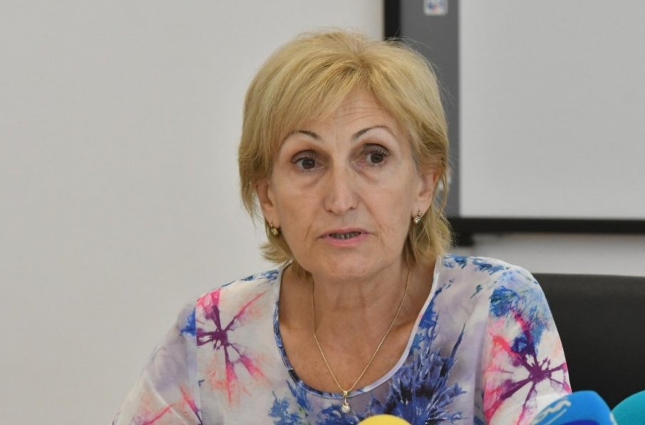 ОТ ПОСЛЕДНИТЕ МИНУТИ: Уволниха от ДКК протежето на Нинова - Смиляна Нитова