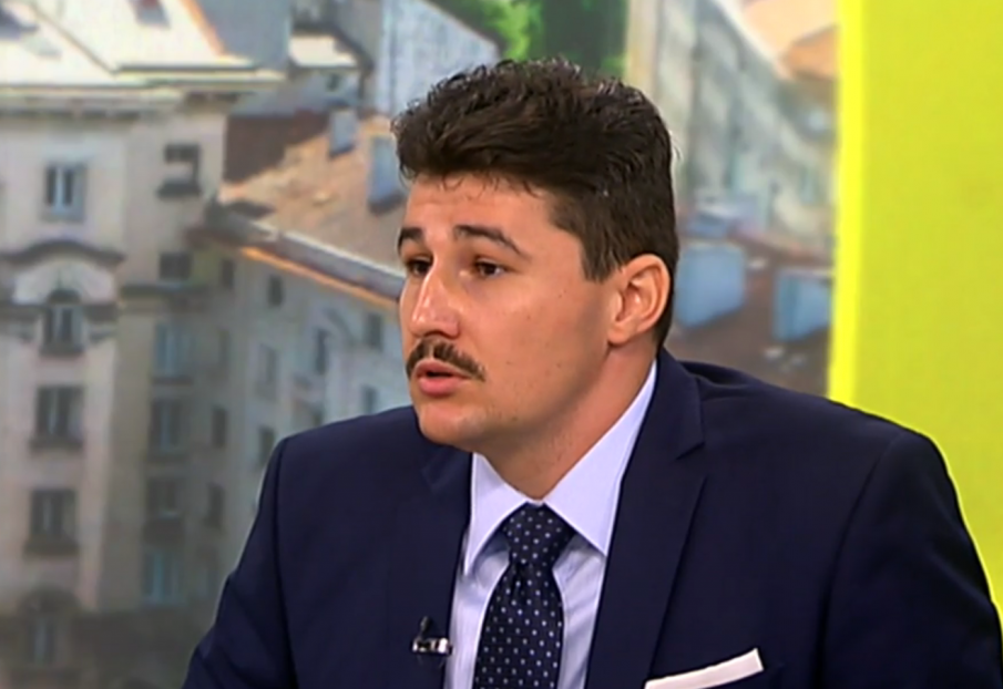 Мераклия за депутат от Възраждане се отказа от канадското си гражданство, за да участва в изборите