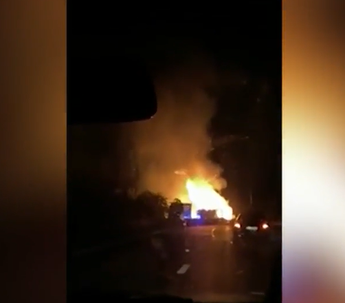 ЕКШЪН: Полуремарке на тир се запали на АМ „Хемус”