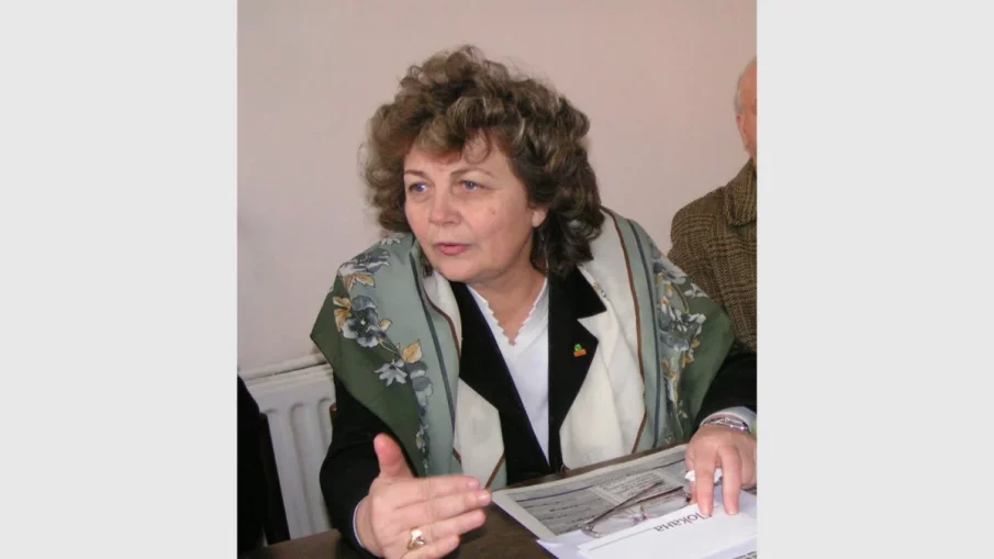 Стотици изпратиха убитата Екатерина Каферинова, комшии на убиеца: Честен човек, разказваше, че й дал половин милион на заем и не знае как да си ги върне