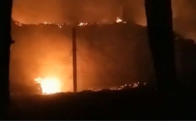 Бунгало изгоря като факла край Царево заради самоделно ел. табло