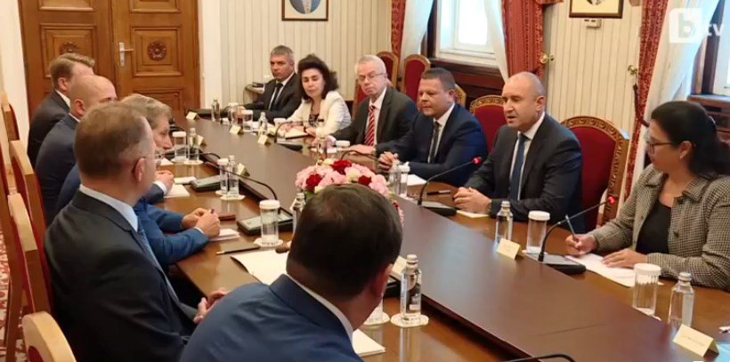 Радев поиска от Лукойл мерки за стабилизиране на средата