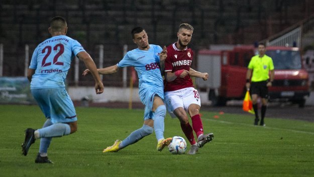 Левски следи защитник на Септември