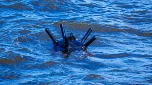 Румънски военен кораб се удари в дрейфуваща мина в Черно море