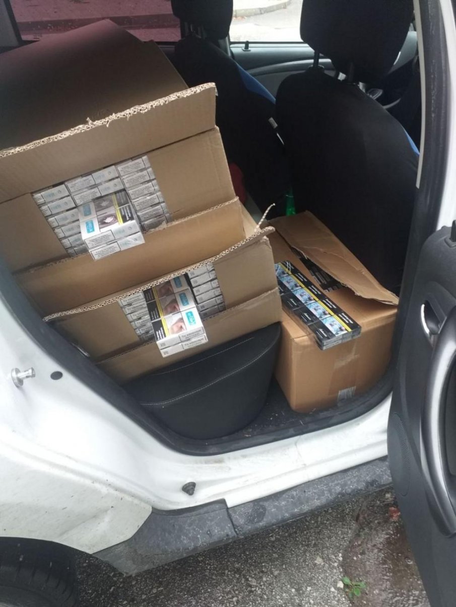 Иззеха контрабандни цигари и 50 кг пилешко месо на „Капитан Андреево“