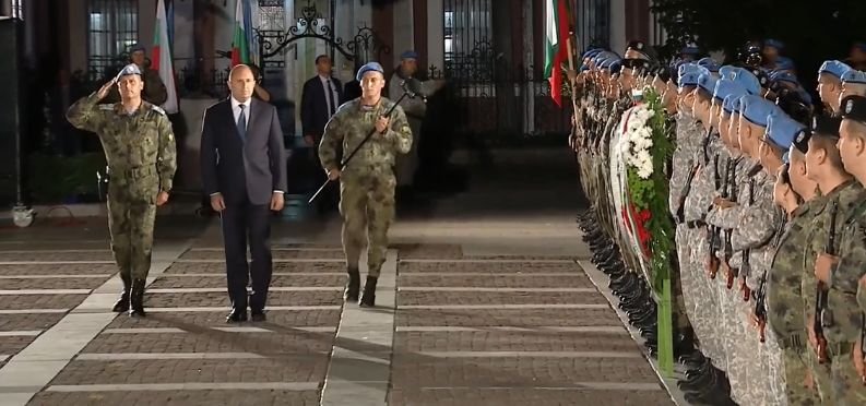 Румен Радев на тържествената заря-проверка за Съединението захапа партиите: Политическите бесове и егоизми ерозират устоите на нацията