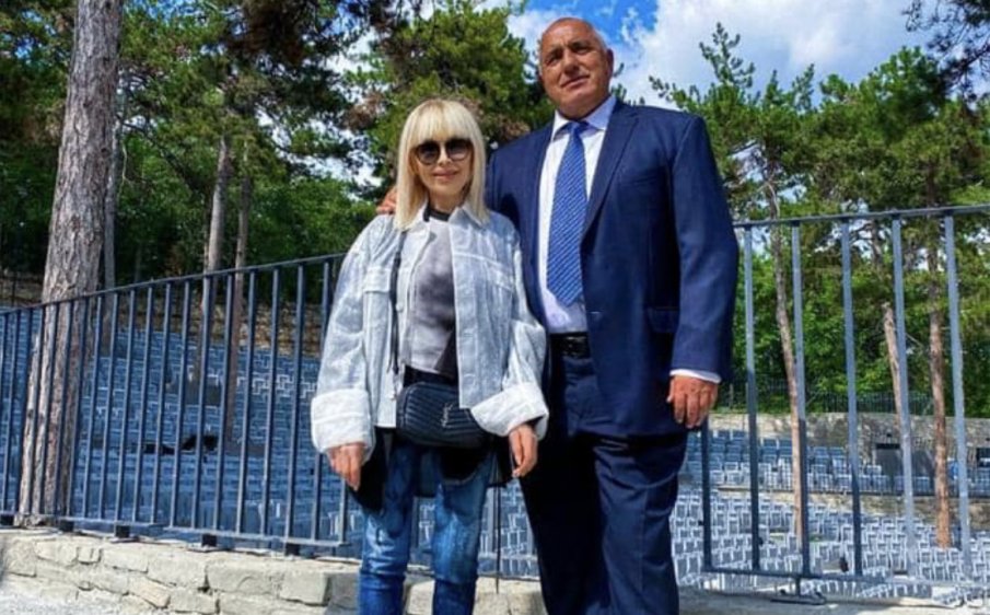 ТИТАНИ: Култов кадър на Бойко и Лили разбуни духовете