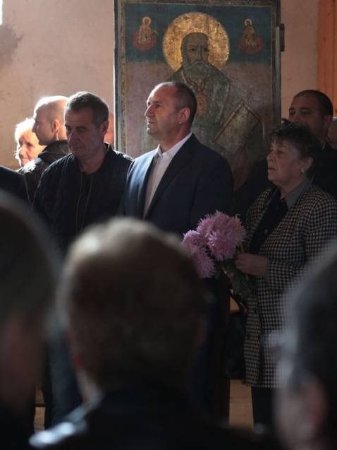 САМО В ПИК И РЕТРО: Селото на Радев на бунт (СНИМКИ)