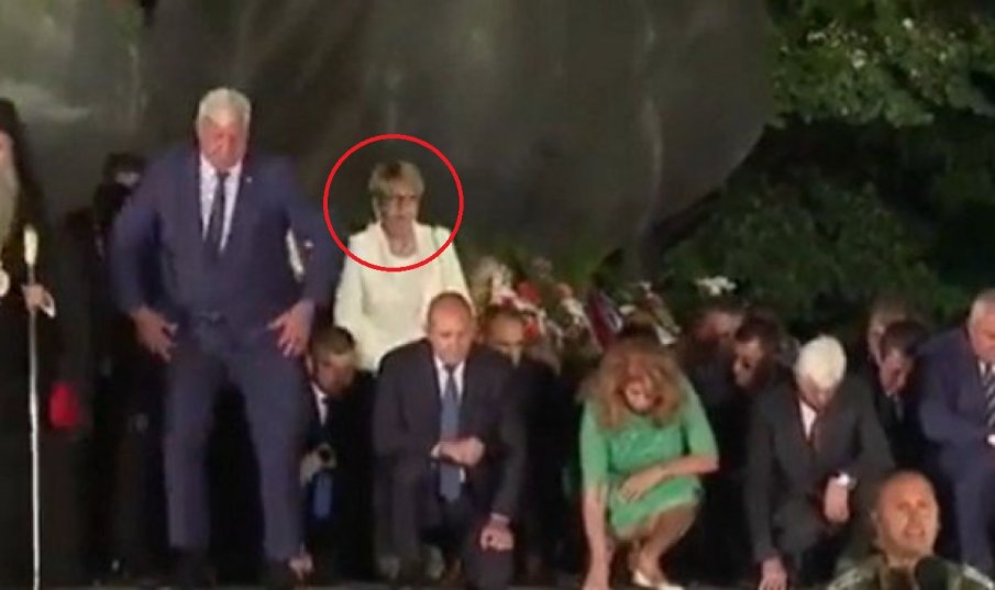 КАКВО СЕ СЛУЧВА?! Митрофанова плътно до Радев на тържествата за Съединението в Пловдив