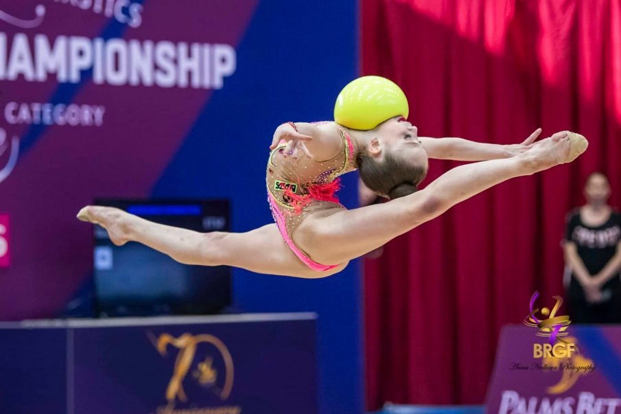 БРАВО: Стилияна Николова със златен и сребърен медал на Световната купа
