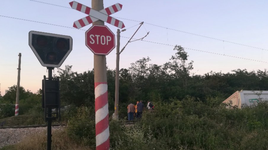 Влак уби велосипедист в района на Полски Тръмбеш
