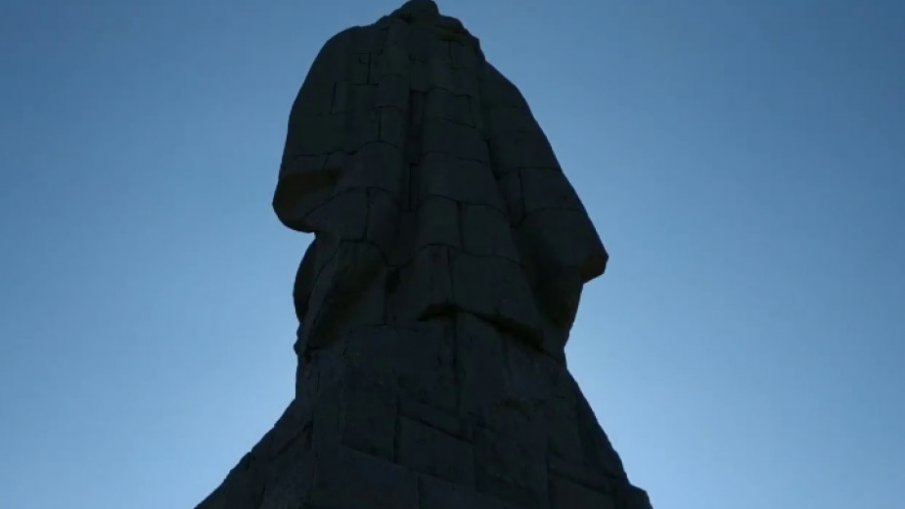 Альоша потъна в мрак в навечерието на Деня на независимостта