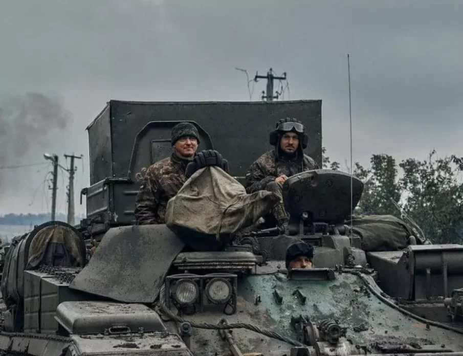 ЕКСКЛУЗИВНО: Мобилизацията в Русия върви с пълна сила! Тълпи от запасняци пред военните комисариати в Якутия и Чечня (ВИДЕО)
