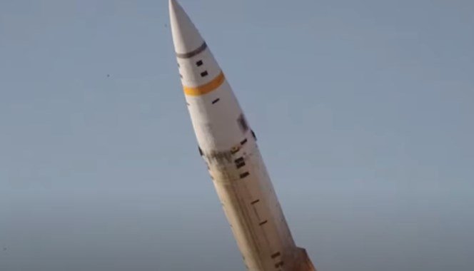 Вашингтон призна, че води разговори с Киев за мощните ракетни системи ATACMS