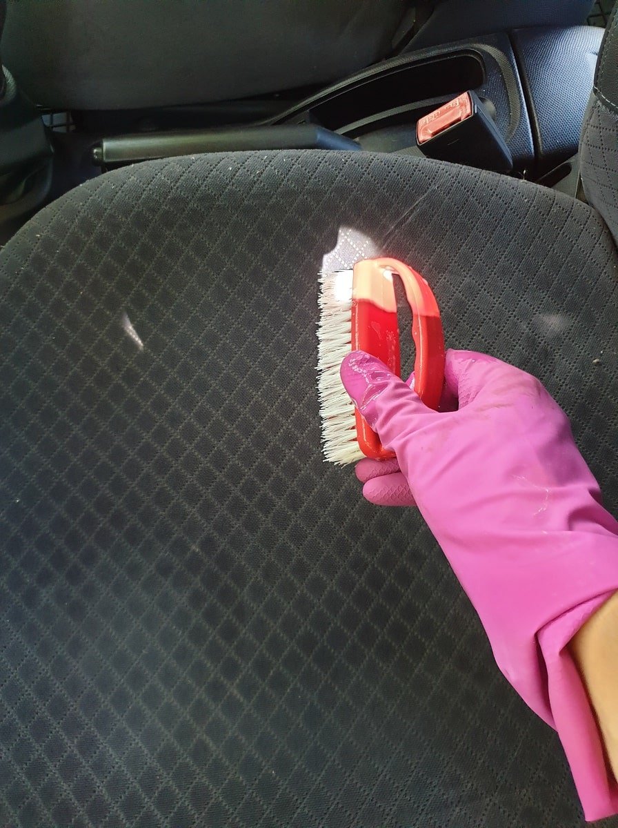 По седалките в колата няма да остане нито едно петно, ако направите това