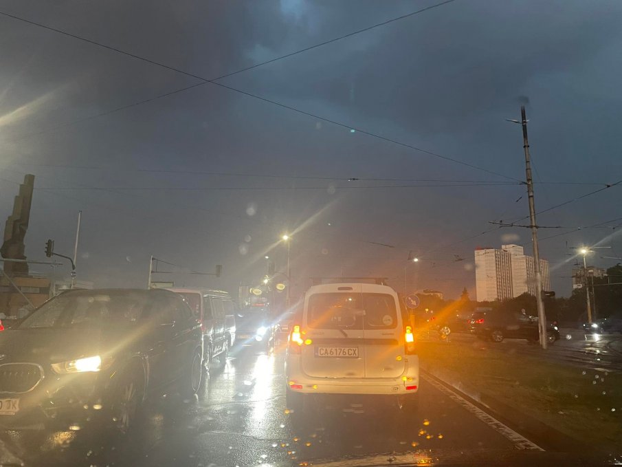 Общината с последна информация за ситуацията в София след мощната буря