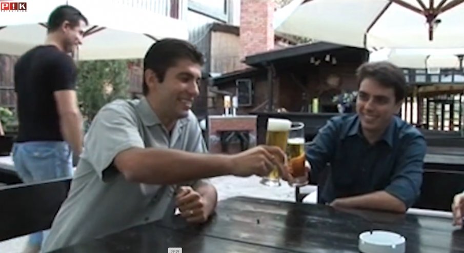 ГОРЕЩО В ПИК! Вижте как Киро и Асен се наливат с бира и кроят планове да забогатеят още през 2007 г. (ВИДЕО)