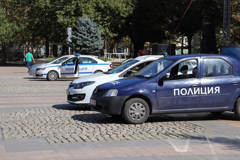 СИГНАЛ ДО ПИК: Хора на Румен Радев със страшен гаф (СНИМКИ)