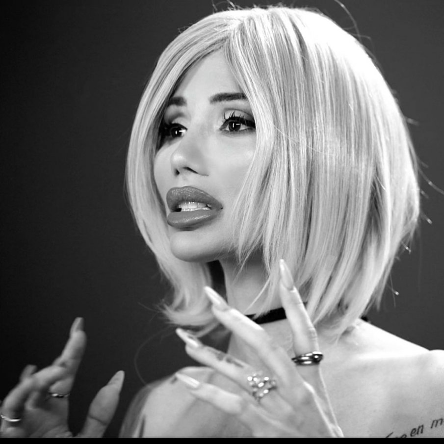 Фолк певица потъна в скръб - убиха на пътя най-скъпото й създание (СНИМКА)