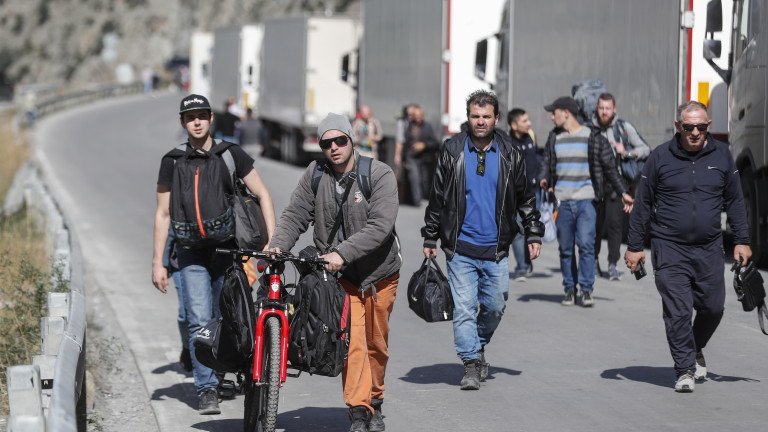 Казахстан е приел над 200 хиляди руснаци от началото на обявената от Путин мобилизация