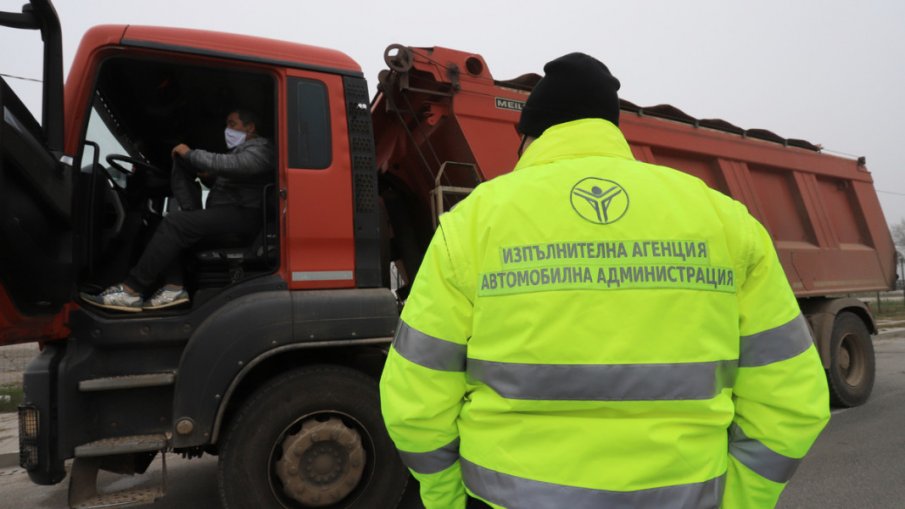 УБИЙЦИ: Претоварени камиони сеят смърт на пътя