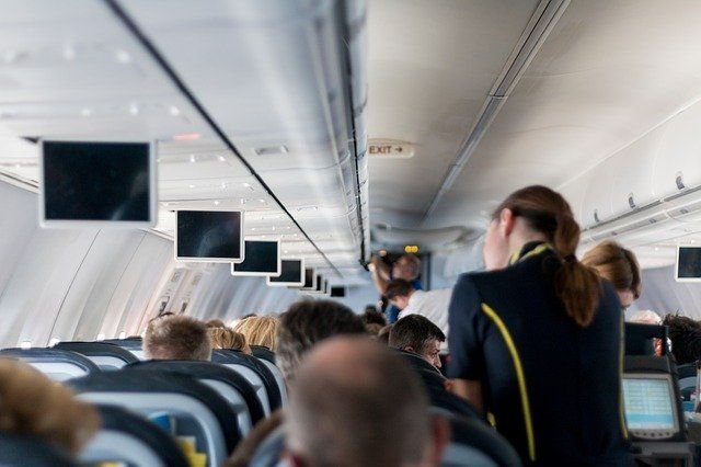 Самолет кацна извънредно в Солун заради пиян пътник, оказа се издирван с присъда по случай с наркотици