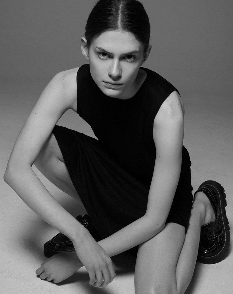 Бойка Матова дефилира за Валентино в Париж (СНИМКИ)