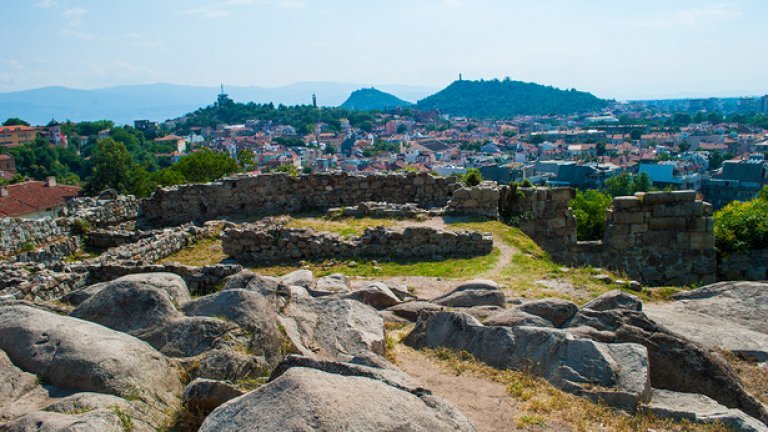 Жена е с тежки травми след падане на Небет тепе в Пловдив