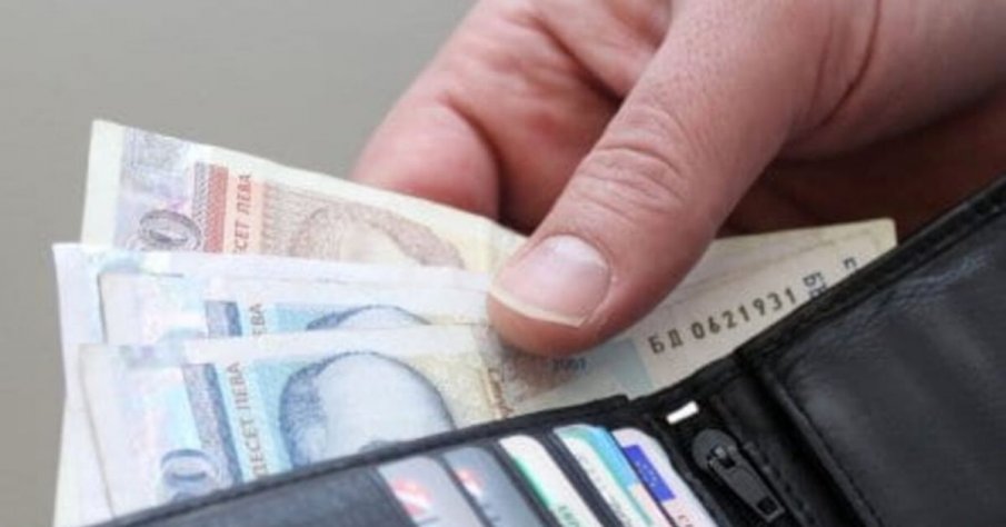 Българите започнаха да си харчат парите заради инфлацията