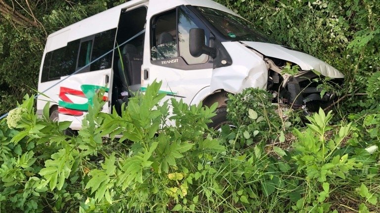 Издирват шофьор, откраднал бус от София и катастрофирал край Берковица