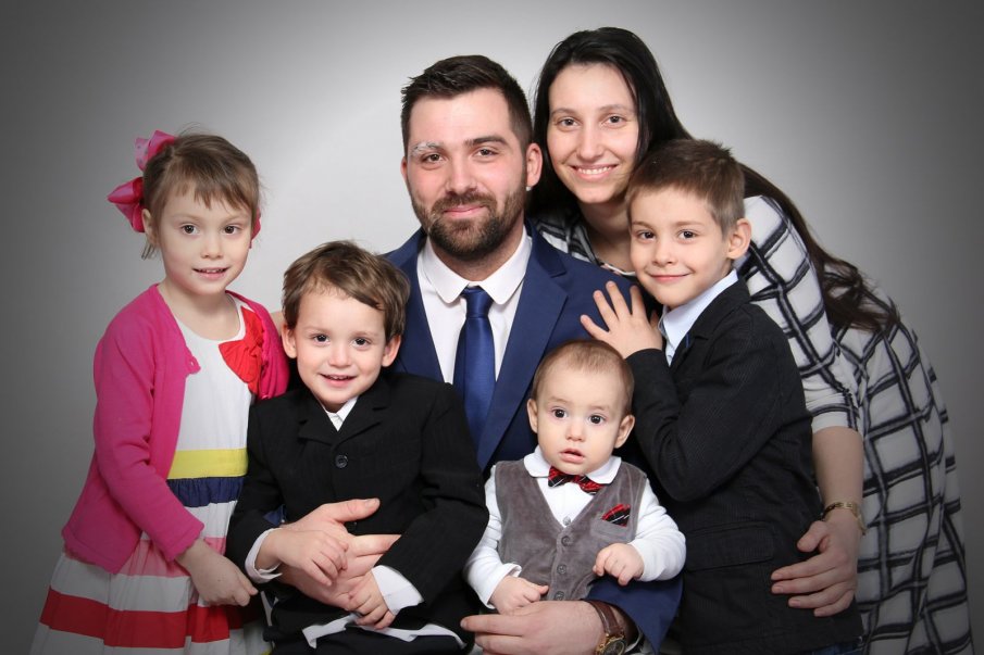 ПЪРВО В ПИК: Българска фамилия зарадва всички - роди й се пета рожба ...