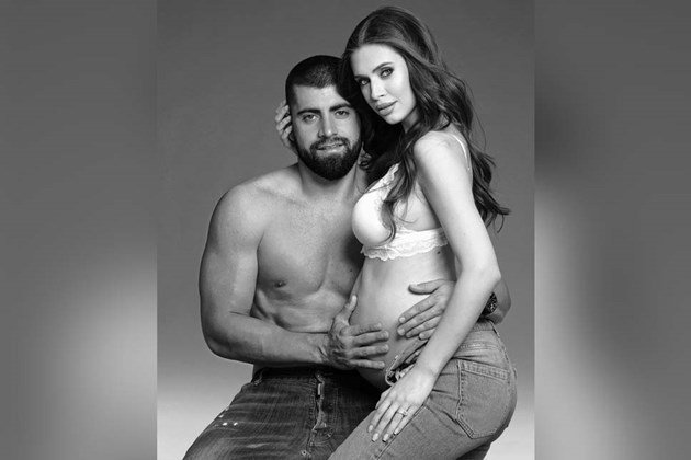 ЩЪРКЕЛЪТ ДОЙДЕ: Бивша на Благо Джизъса роди момченце от милионер