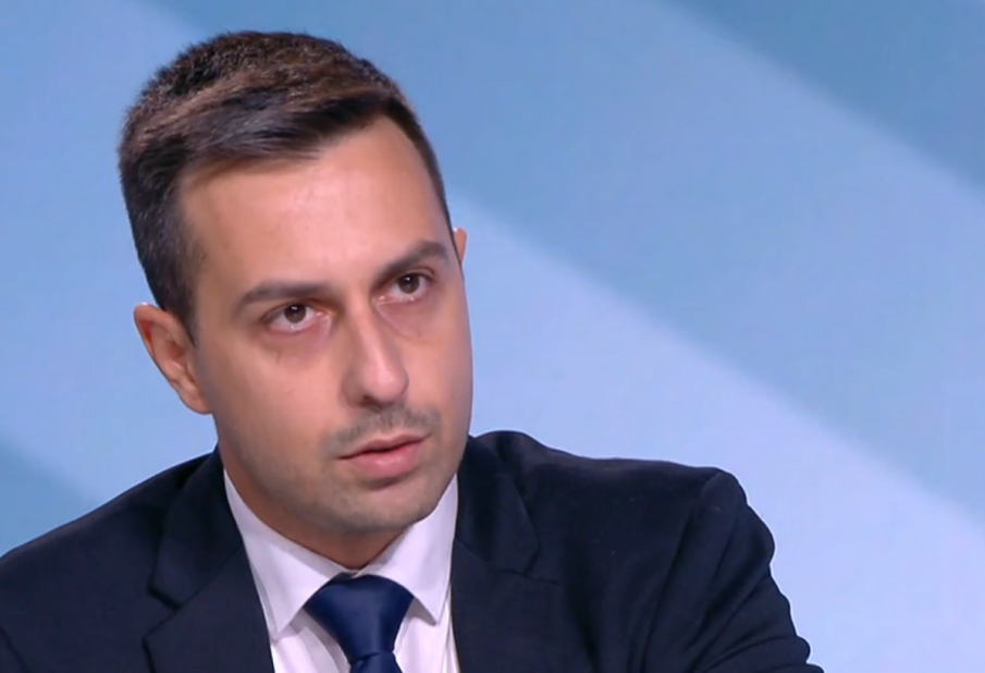 Деян Николов от „Възраждане“: „Дневник“, „Капитал“, „Клуб Z“ и „Медиапул“ са агенти на чуждо влияние Деян Николов от „Възраждане“: „Дневник“, „Капитал“, „Клуб Z“ и „Медиапул“ са агенти на чуждо влияние