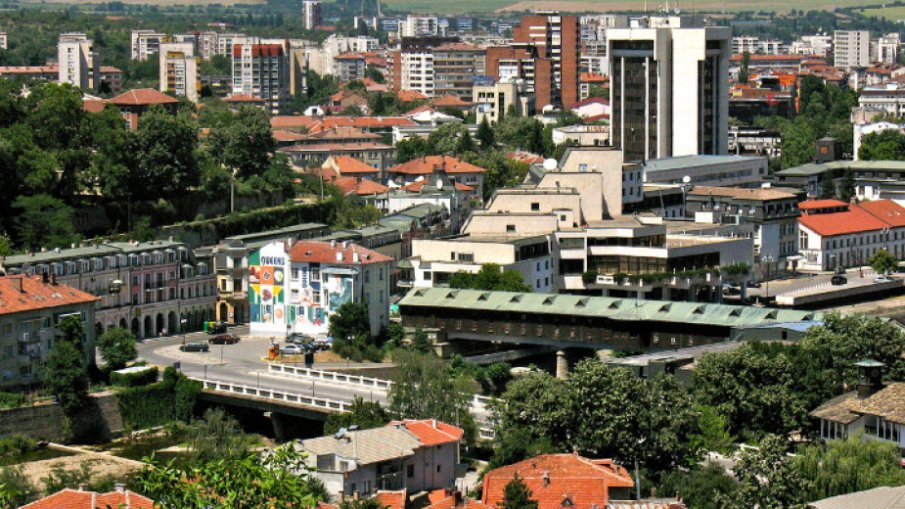 Източват от хладилната инсталация амоняка, който замърсяваше квартал в Ловеч