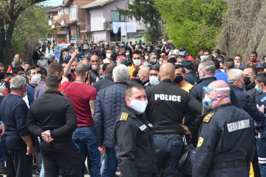 Полиция варди Факултета заради напрежение сред ромите