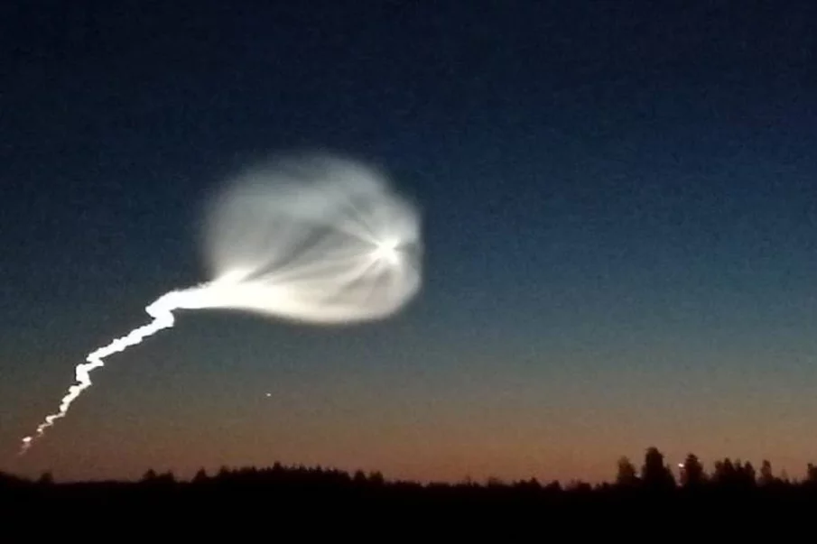 Странно явление под формата на призрак се появи в небето над Санкт Петербург