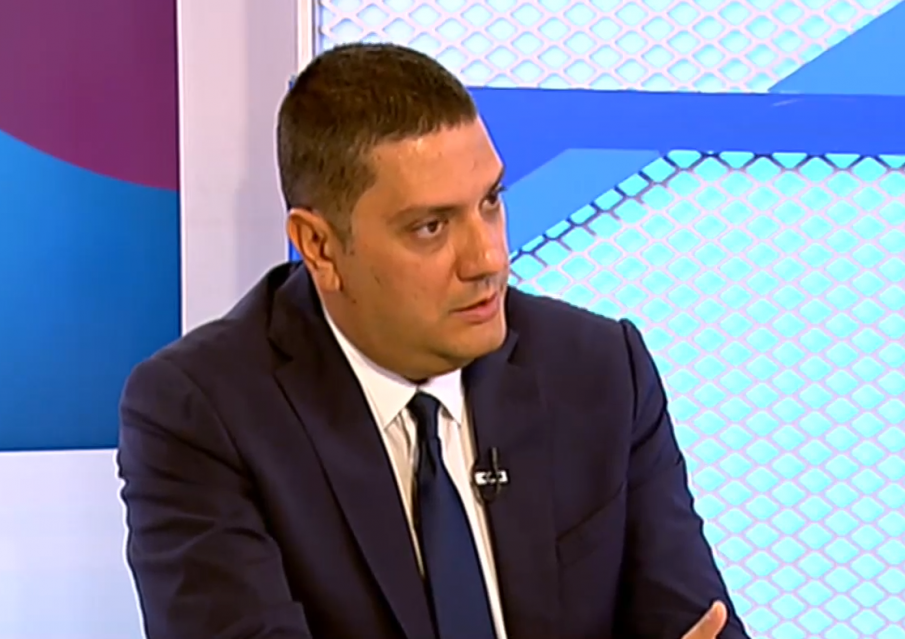 Гаджев: Има риск инфраструктурата за F-16 да не е готова навреме, искаме одит