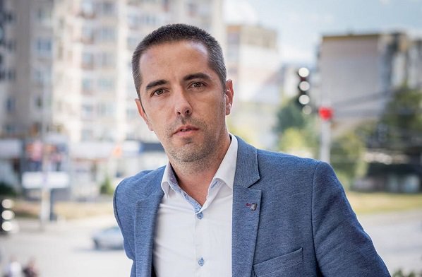 Общинар, преминал към „Възраждане“, ще сваля украинското знаме от Столична община