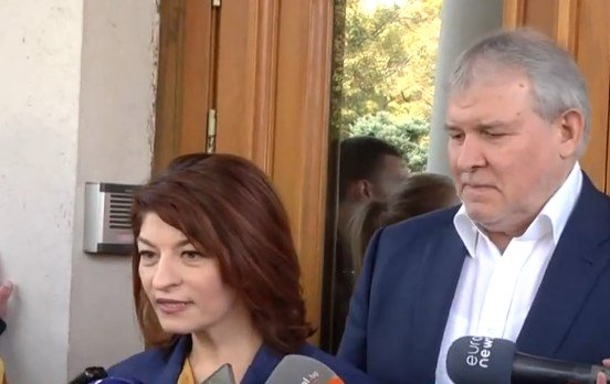 Десислава Атанасова: Партиите отрязаха Митрофанова и колегата й от Беларус