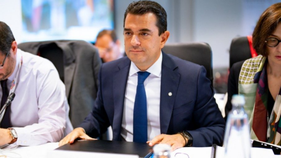 Гръцкият министър на енергетиката преговаря в Баку за удвояване на газовите доставки