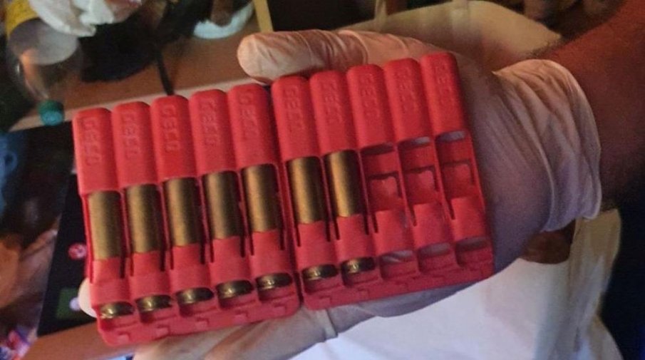 При проверки в Кнежа иззеха голямо количество незаконни оръжия и боеприпаси