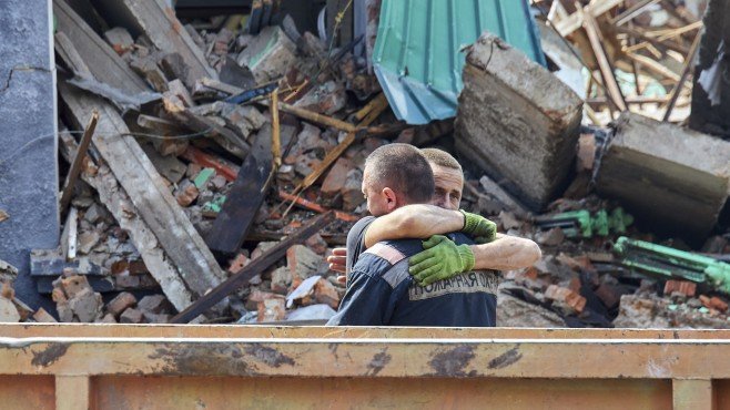 Зеленски: 30% от украинските електроцентрали са разрушени през последната седмица