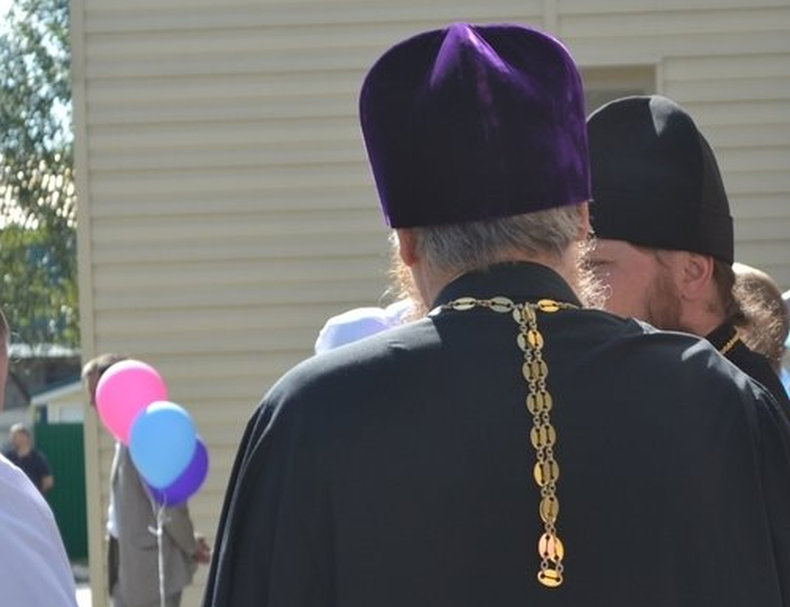 Педофилски скандал в Гърция: Разследват свещеник и полицай