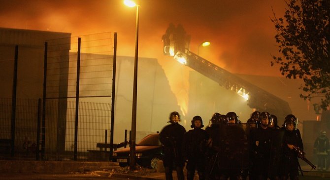 Тежка техника се включва в гасенето на пожара на „Мини Марица-изток”